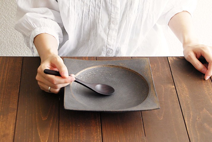 水野幸一さんの銅彩釉の角皿の使用感