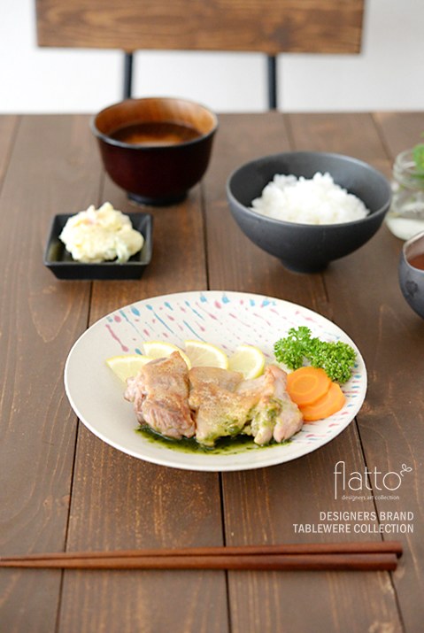 安田宏定さんのお皿とチキンステーキ