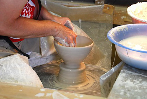 水野幸一さんのろくろ実演　成形