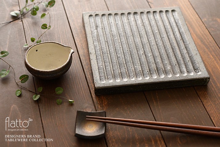 奥田章 リバーシブル角盛皿 20cm（裏）