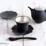 木下和美さんの、こだわりのカップ＆ソーサー。