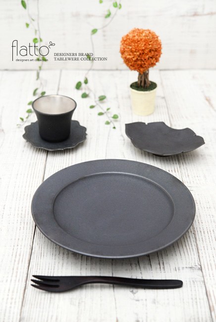 東一仁 ブラック リムプレート7寸皿