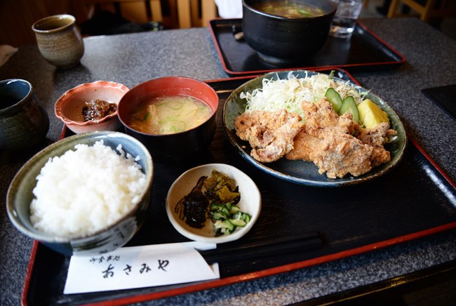 お食事処あさみやの唐揚げ定食