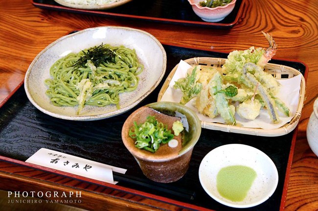 お食事処あさみやの天ぷら茶そば