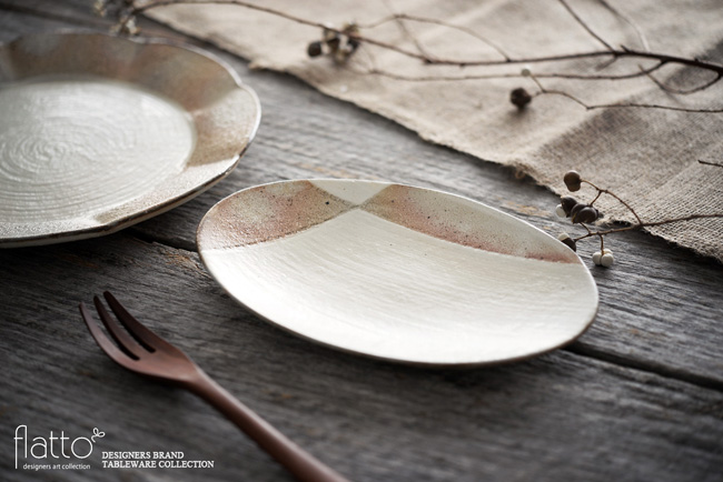 古谷浩一の渕荒粉引テン ダ円平皿（中・F）