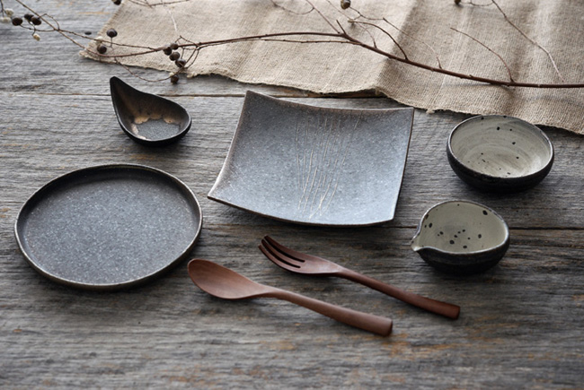 奥田章の器でテーブルコーディネート