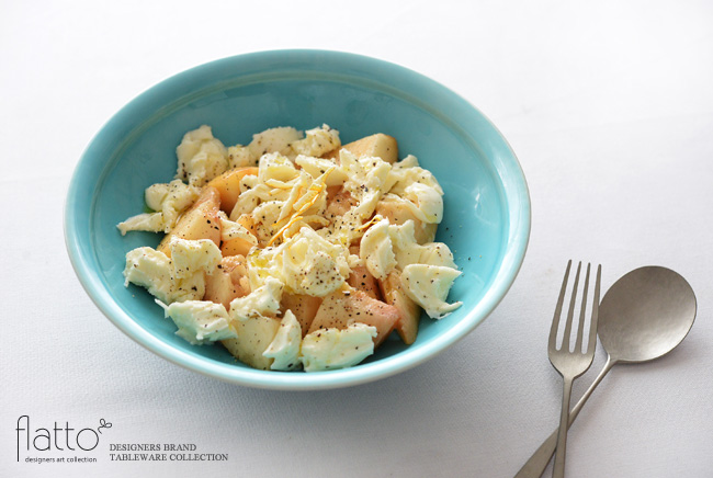 桃モッツアレラ/器:川戸圭介