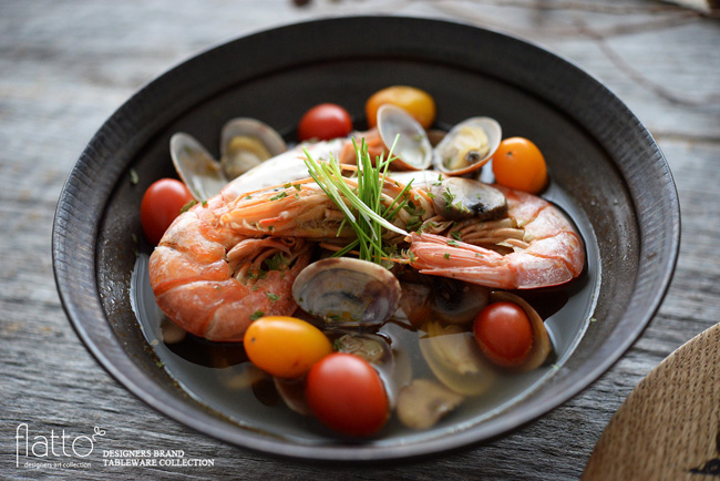 トキノハ6寸鉢(黒)と魚介のスープ