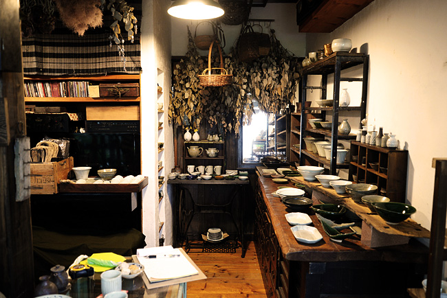 市野耕さんと石井桃子さんの工房