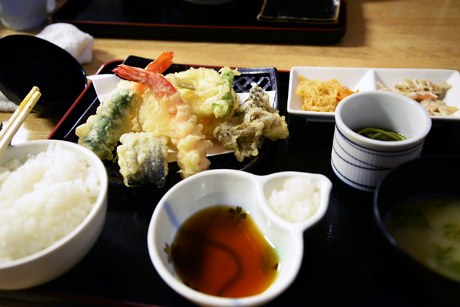 マルトモ水産の天ぷら定食