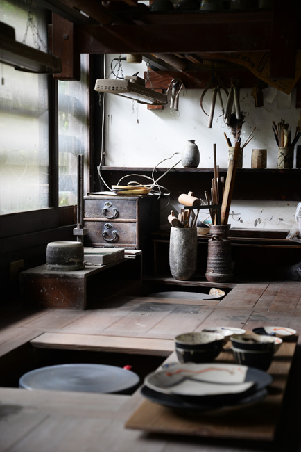 安田宏定さんの滋賀工房のろくろ場