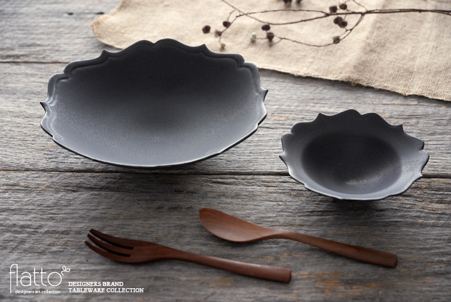 木下和美さんの黒釉輪花鉢と黒釉輪花小鉢