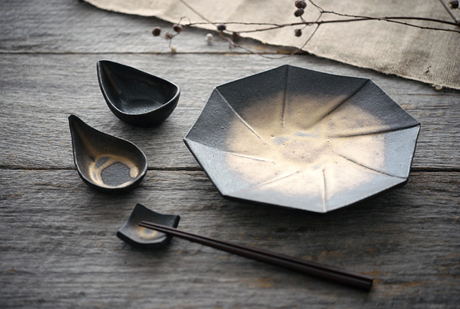 奥田章さんの金彩の器