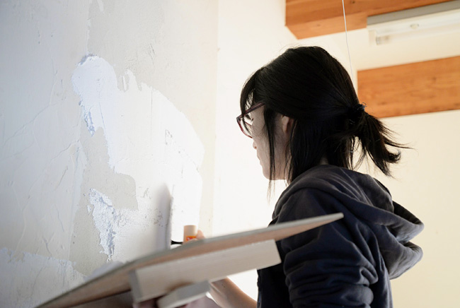 和食器セレクトショップflatto店主の漆喰塗り