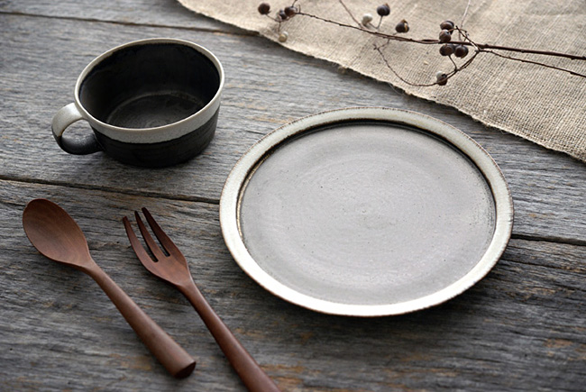 トキノハ shiro-kuro7寸皿(縁白)