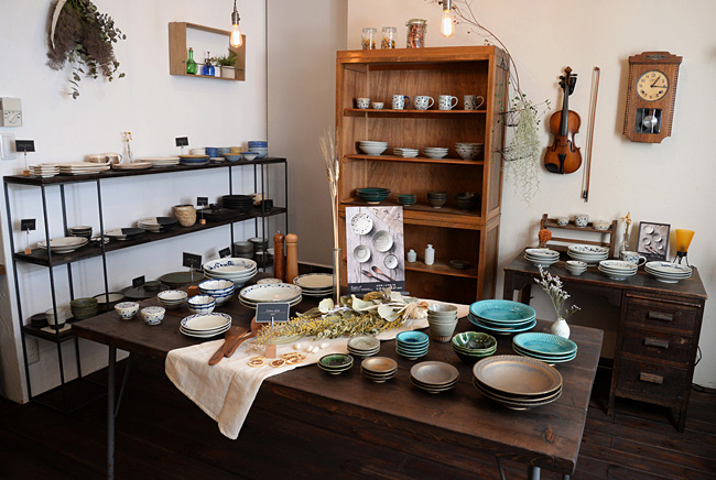 和食器セレクトショップflatto（フラット）の店内