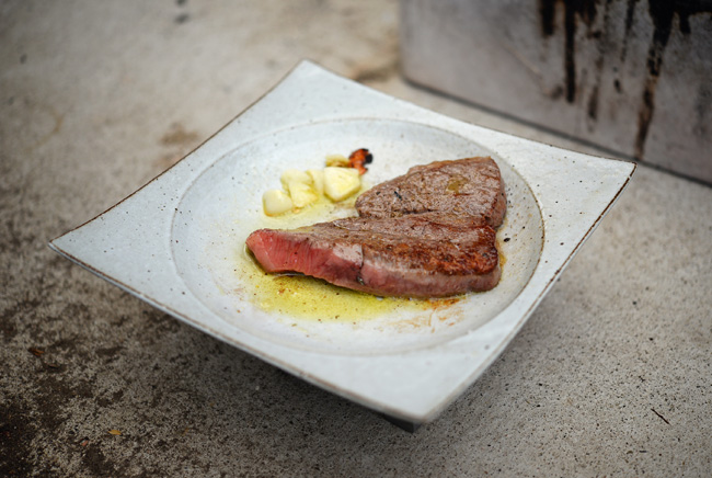 水野幸一さんの耐熱のうつわでステーキ