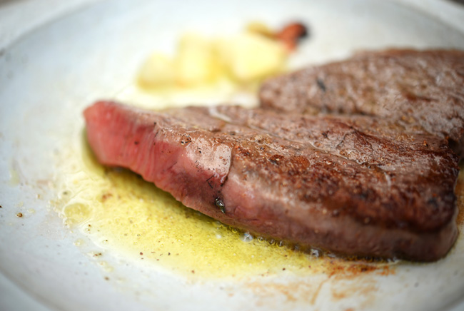 陶板焼きのステーキ