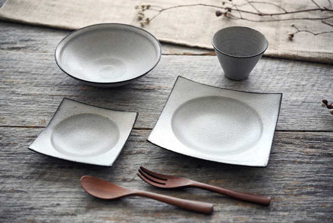 水野幸一さんの墨貫入のうつわ