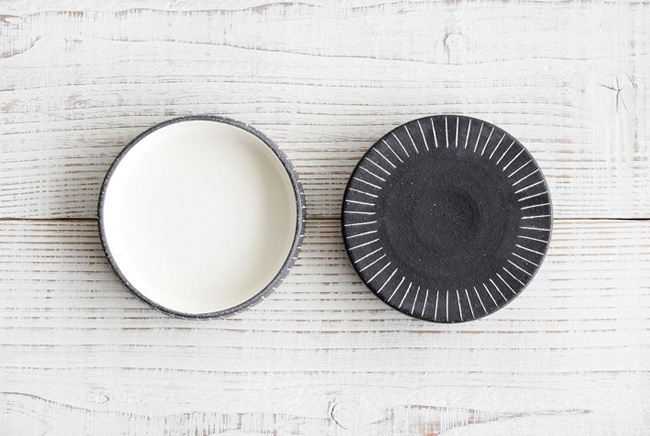 奥田章さんの黒十草リバーシブル皿ミニ