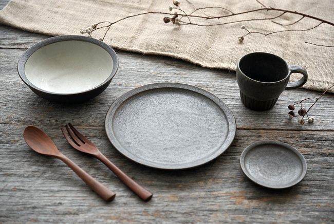 福井亜紀さんの灰砂シリーズの和食器