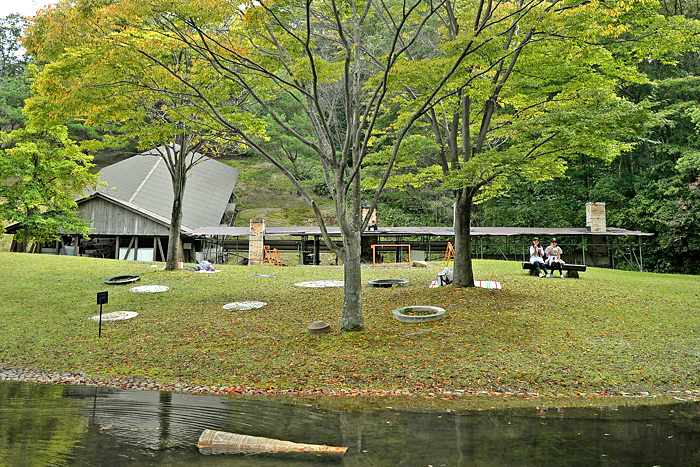 信楽作家市の会場の滋賀県立陶芸の森
