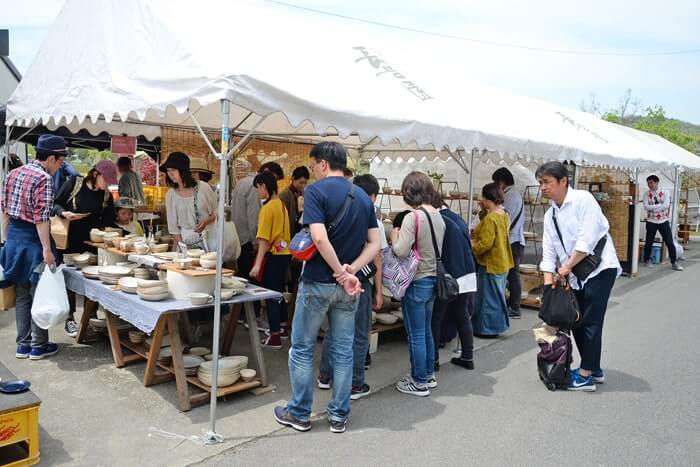 長谷園窯出し市の作家ブース